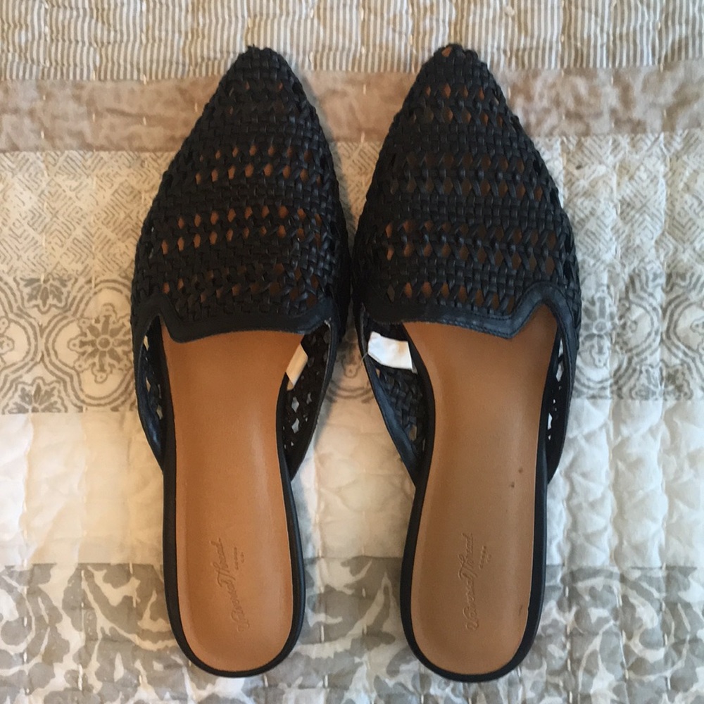 Universal Thread Black Woven Mules